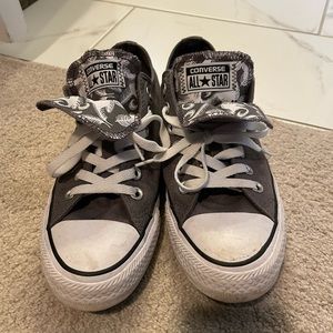 Converse chuck taylors size 7